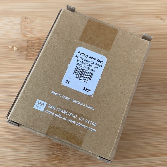 Pottery Barn Teen NIB Set of 2 Antique White Key Window Embouts Finials - Picture 4 of 9